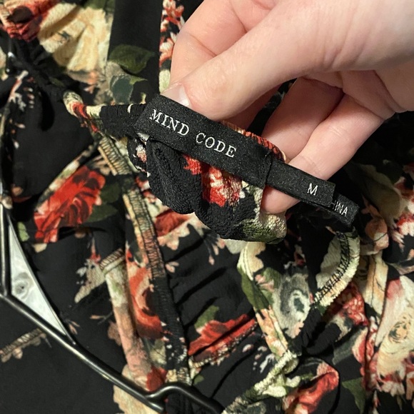 Black floral romper with long split skirt over lay - Picture 2 of 2